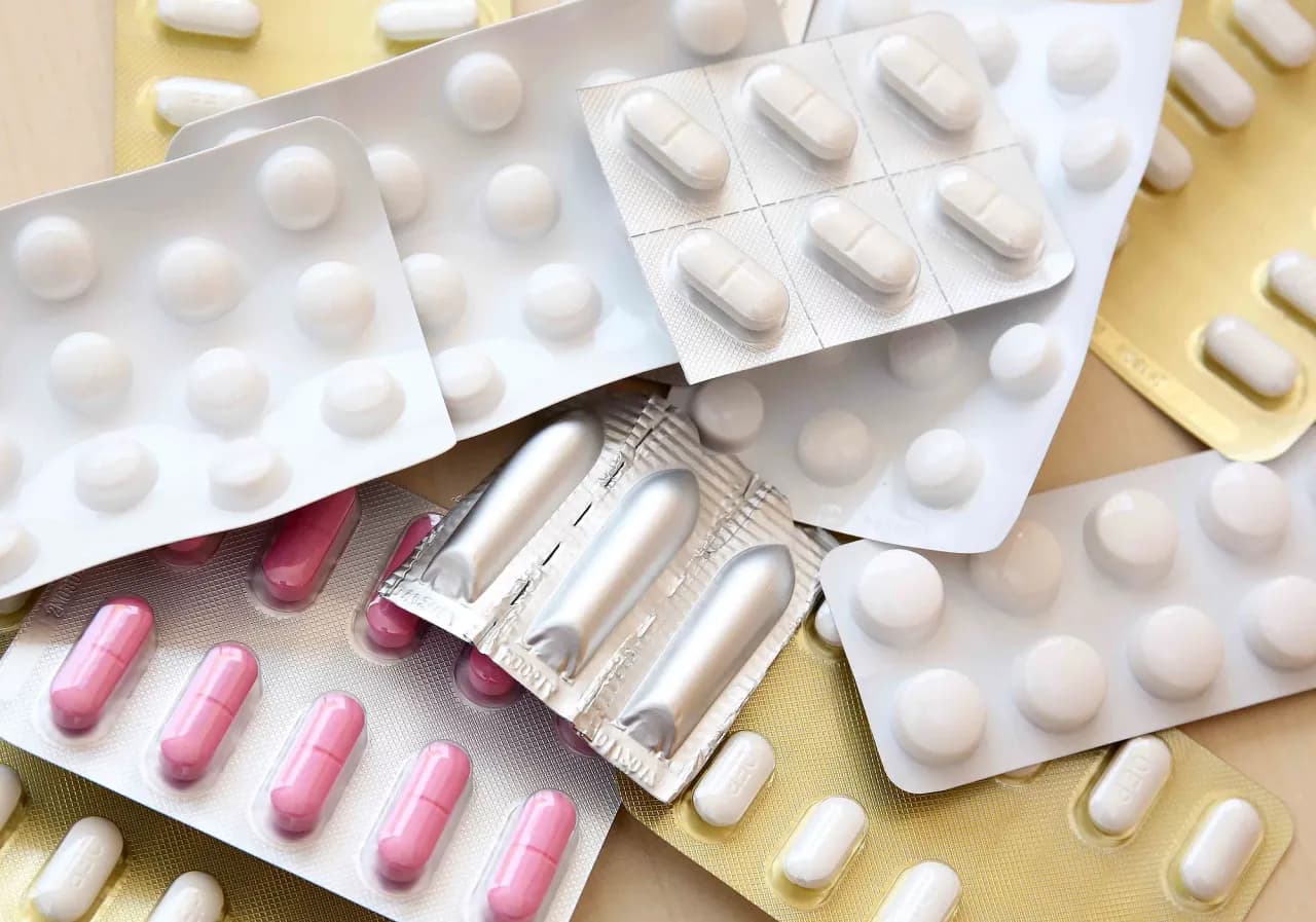 Weichteilrheuma Medikamente: Effektive Behandlungsmöglichkeiten und Risiken